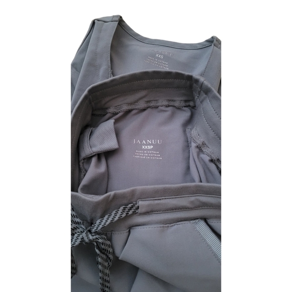 Jaanu Scrub Set - Picture 9 of 9